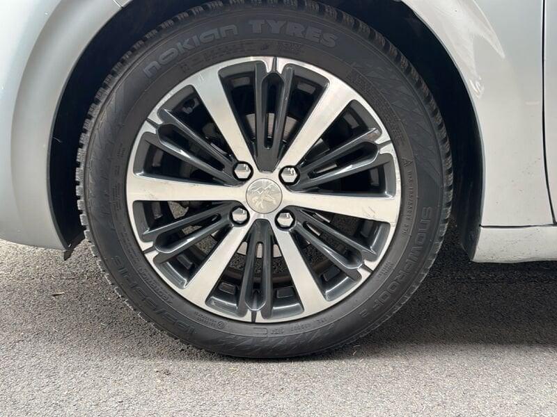 Peugeot 208 208 5p 1.2 puretech Allure gpl 82cv