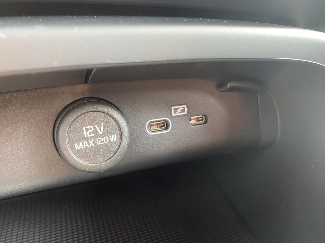 Volvo XC40 B3 (Benzina/Hybrid) Autom. Essential