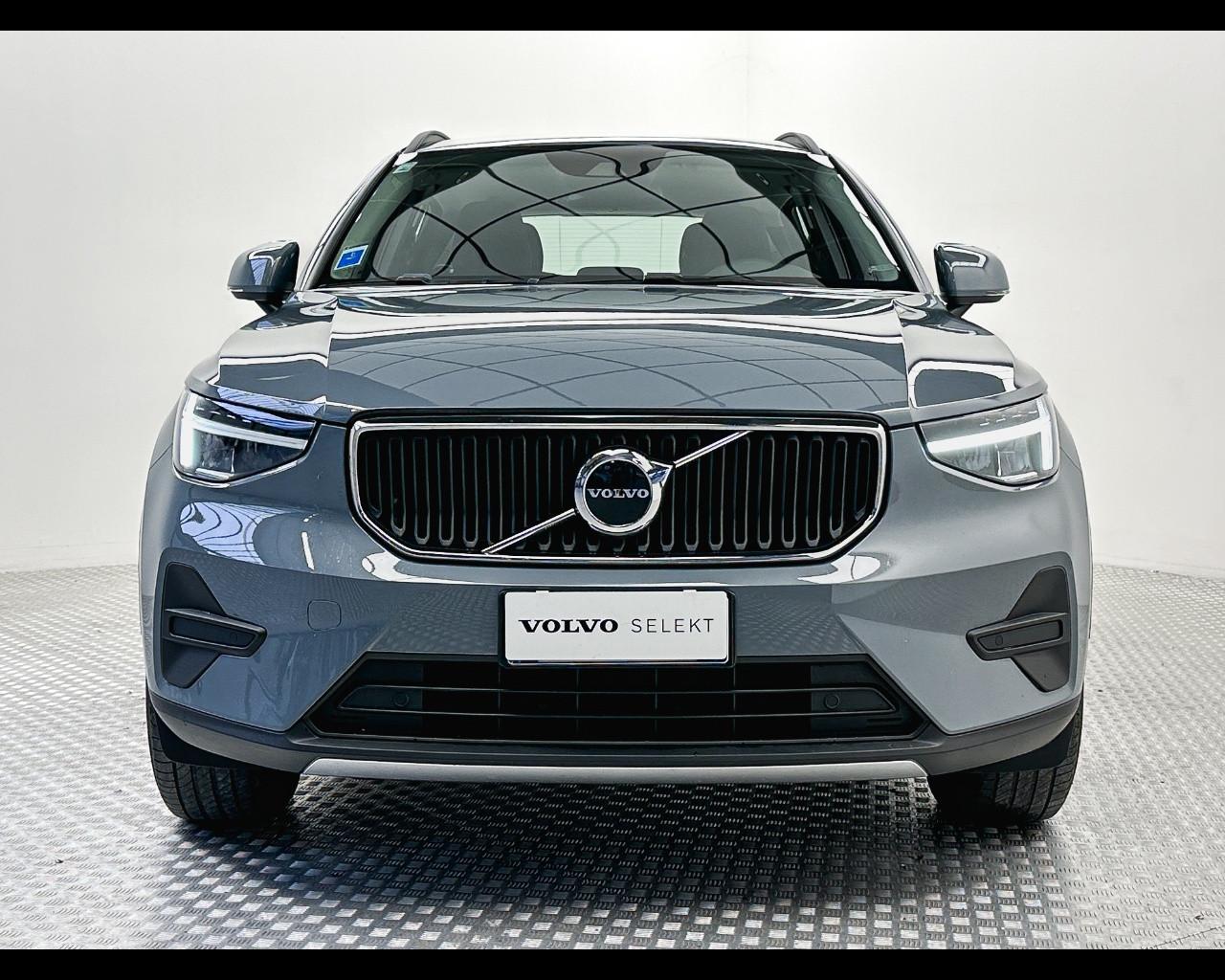 VOLVO XC40 (2017-->) - XC40 T2 Geartronic Momentum Core N1