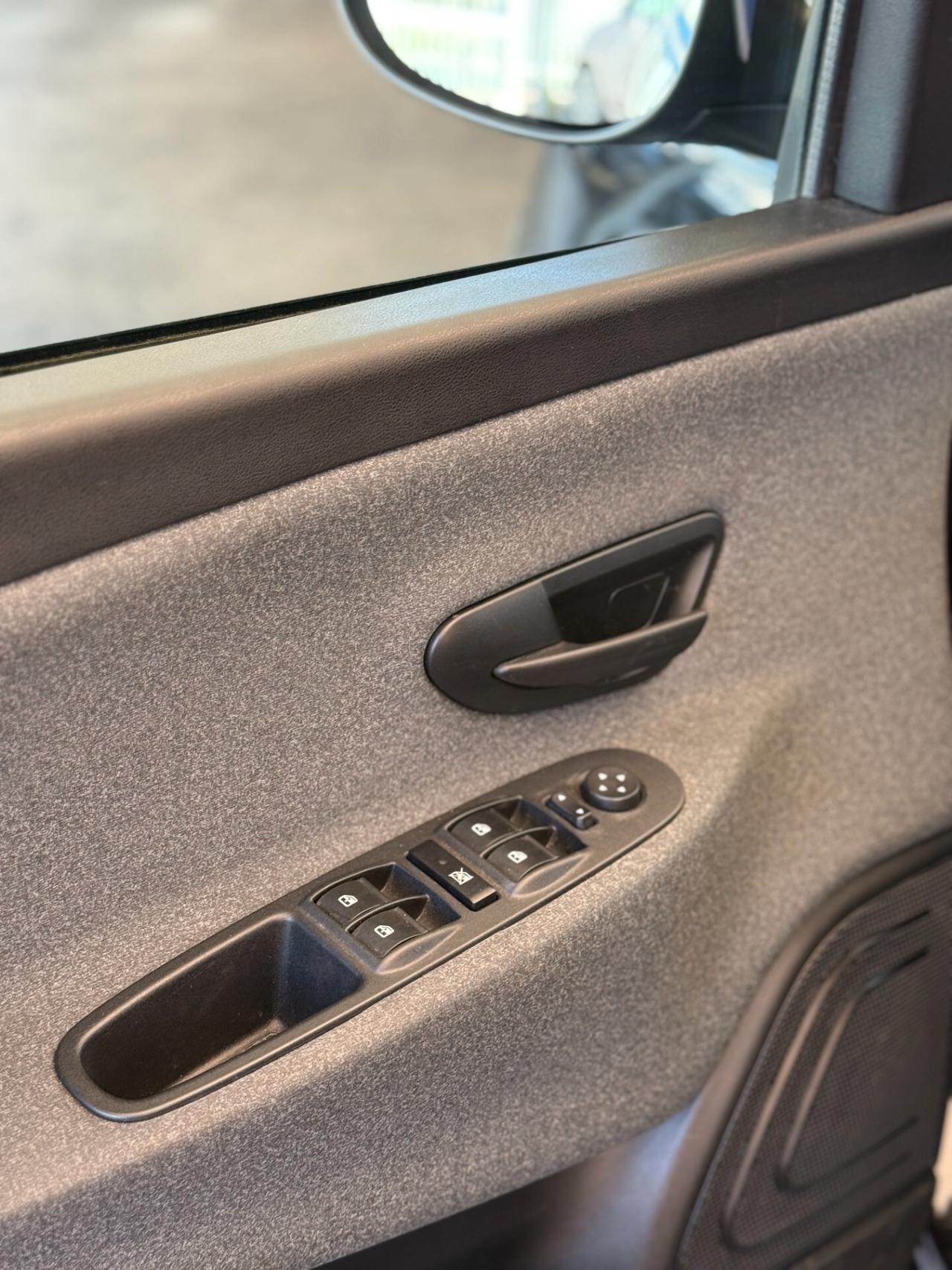 Lancia Ypsilon 1.0 FireFly 5 porte S&S Hybrid Ecochic Silver