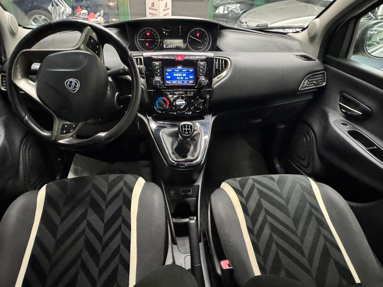 Lancia Ypsilon 0.9 TwinAir 85 CV 5 porte Metano Ecochic Platinum