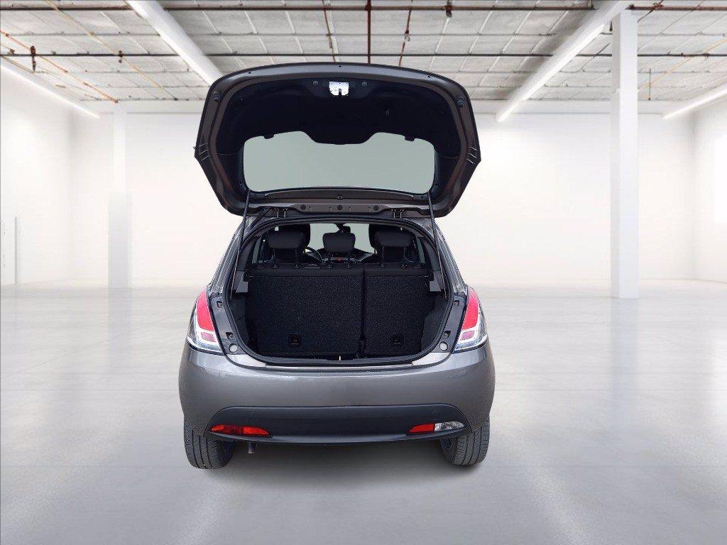 LANCIA Ypsilon 1.0 firefly hybrid Silver Plus s&s 70cv del 2023