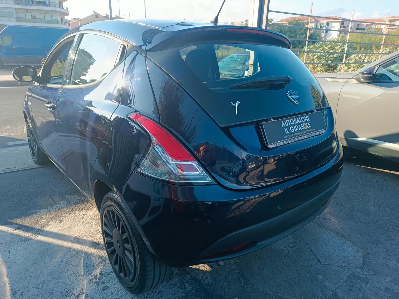 Lancia Ypsilon 1.2 69 CV 5 porte S&S Platinum