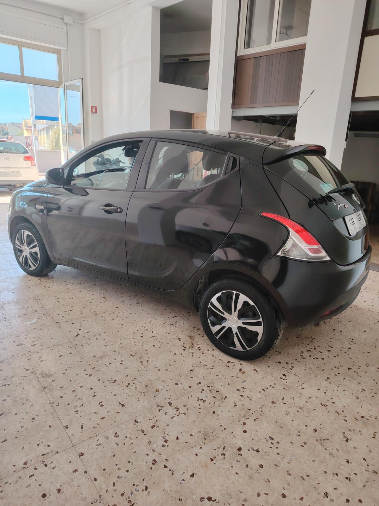 Lancia Ypsilon 1.2 69 CV 5 porte Elefantino