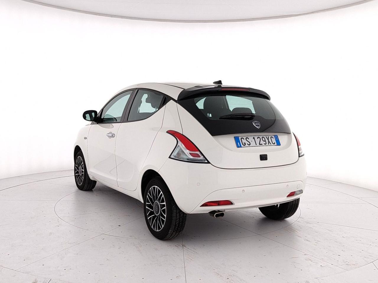 Lancia Ypsilon 1.0 FireFly 5 porte S&S Hybrid Platino