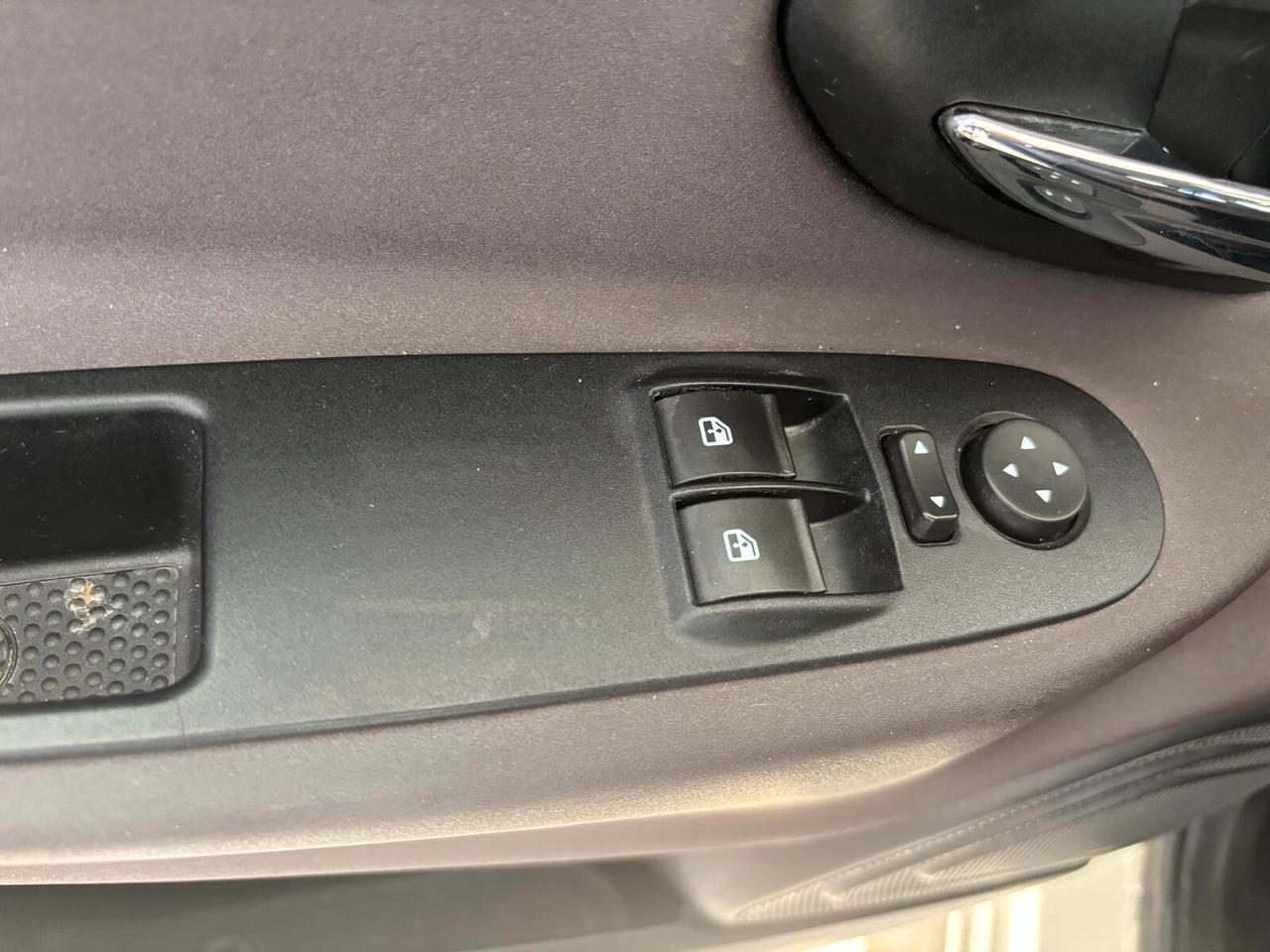 LANCIA YPSILON ANNO 2012 DS 1.3 MULTIJET ADATTA NEOPATENTATI KM 122 MILA