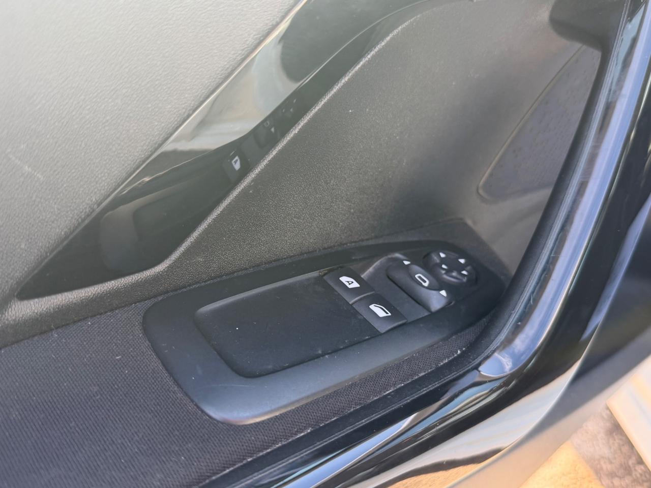 Peugeot 208 1.4 HDi 68 CV 5 porte Allure NEOPATENTATI OK