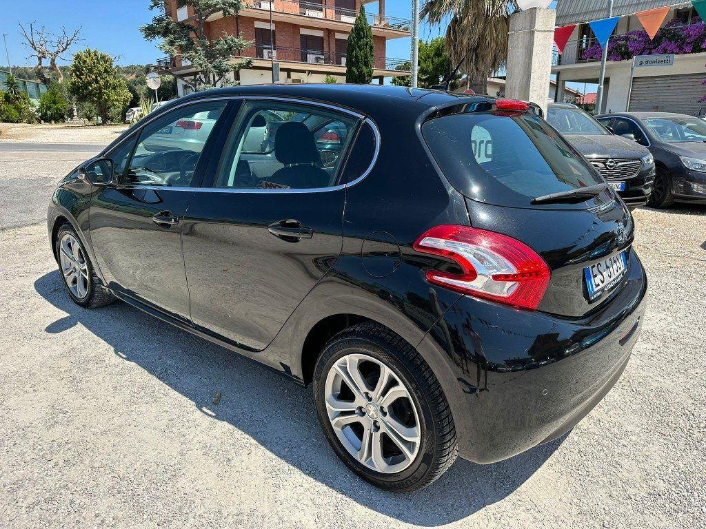 PEUGEOT 208 1.4 8V HDi 68CV 5p. Allure