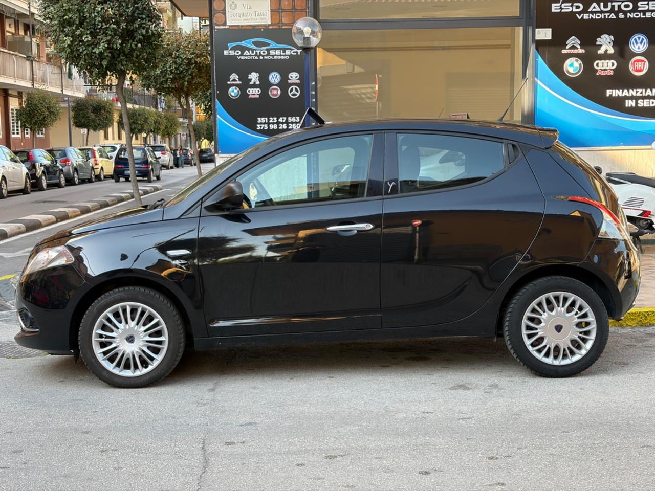 Lancia Ypsilon 1.2 69 CV 5 porte Silver