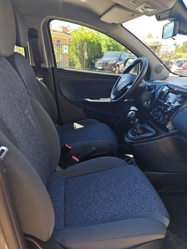 LANCIA Ypsilon 1000 HYBRID SILVER 70CV 5POSTI STEREO USB ITALIA