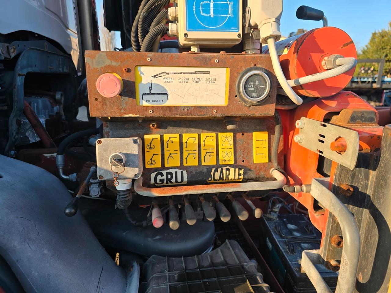 AUTOCARRO SCARRABILE MACCHINA OPERATRICE