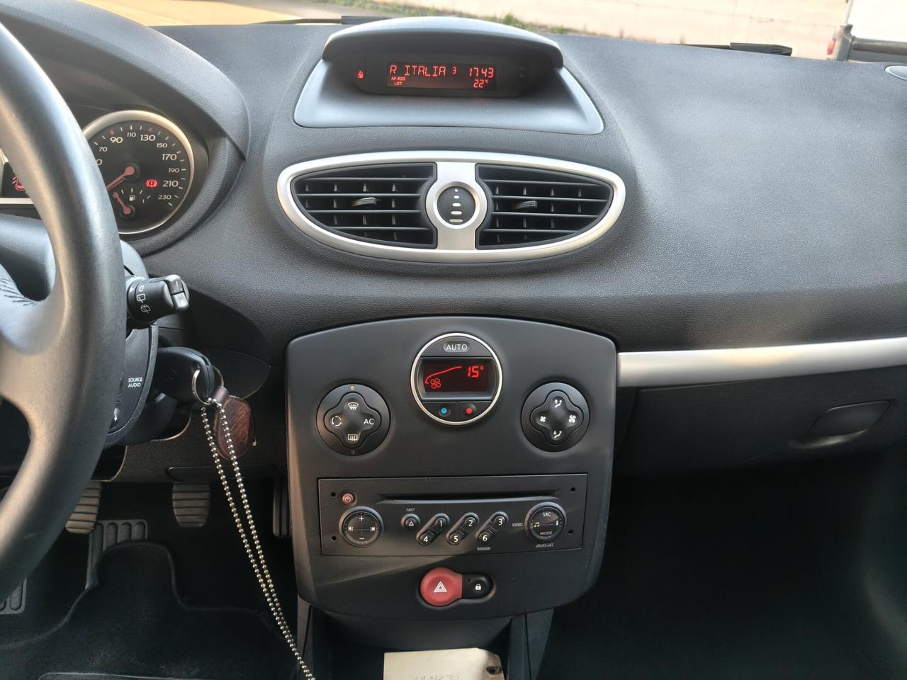 Renault Clio 1.6 5 porte SOLAMENTE 61.000 KM