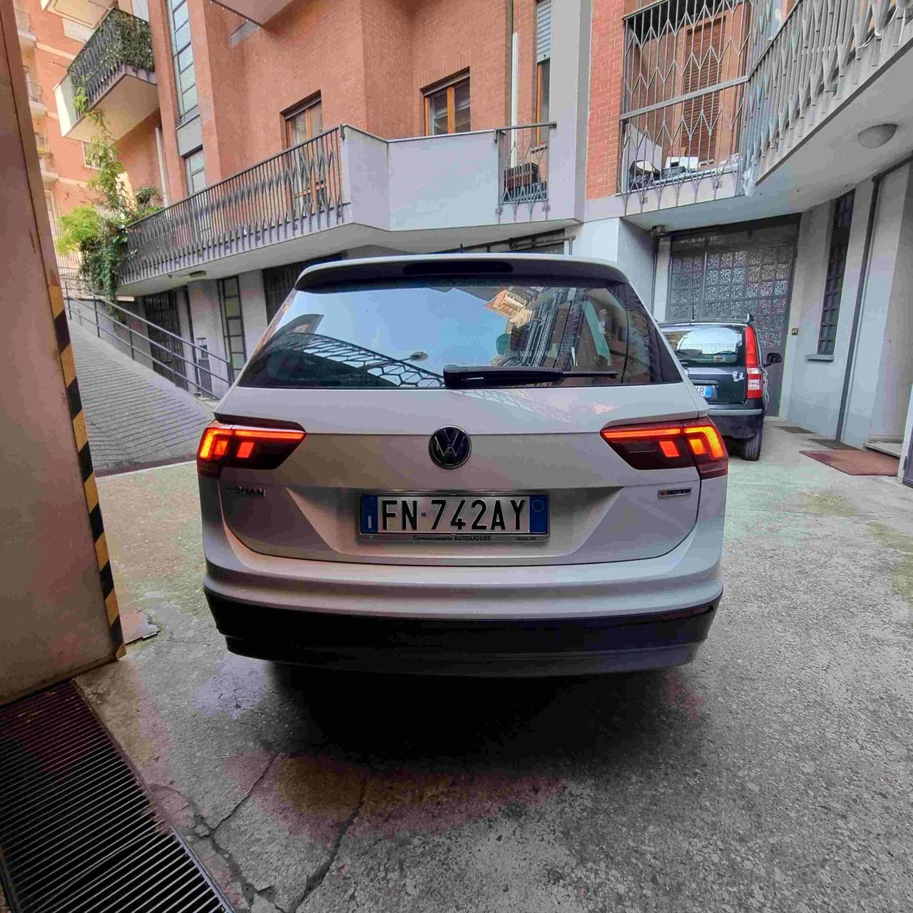 Volkswagen Tiguan 2.0 TDI SCR DSG 4MOTION Business BMT