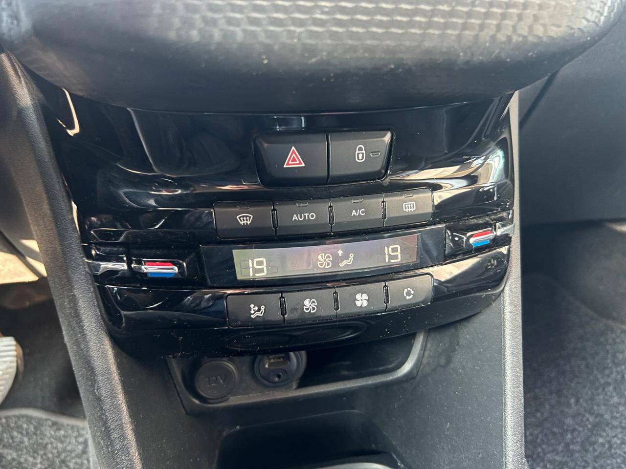 Peugeot 208 PureTech 82 5 porte Allure