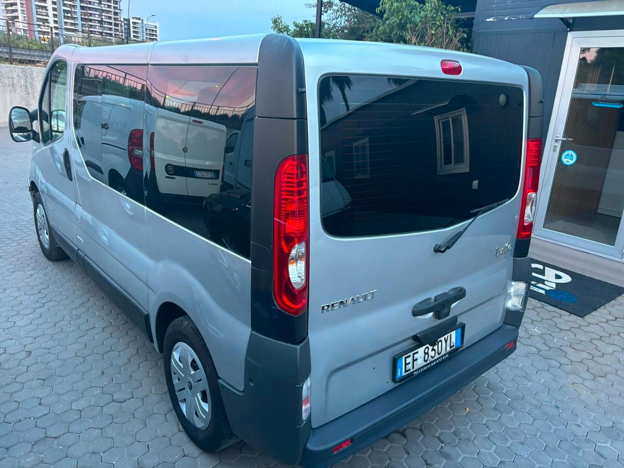 RENAULT TRAFIC 2.0 DCI 120 CV 9 POSTI - MOTORE RIFATTO