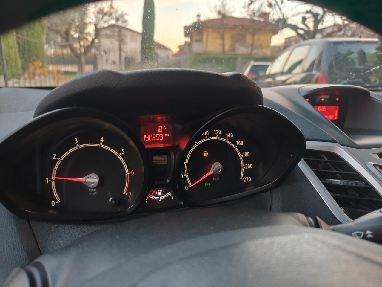 Ford Fiesta 1.2 benz euro 5 5p. gancio traino