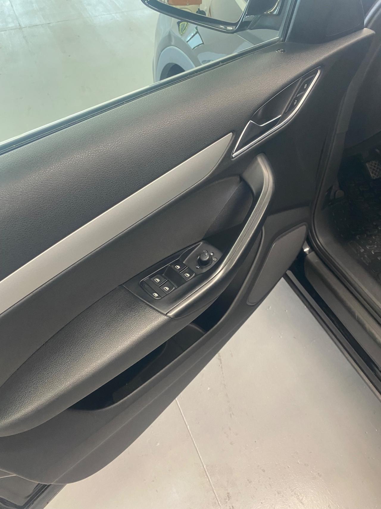 Audi Q3 2.0 TDI 120 CV Sport