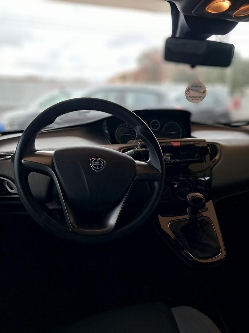 Lancia Ypsilon 1.2 69 CV 5 porte Silver