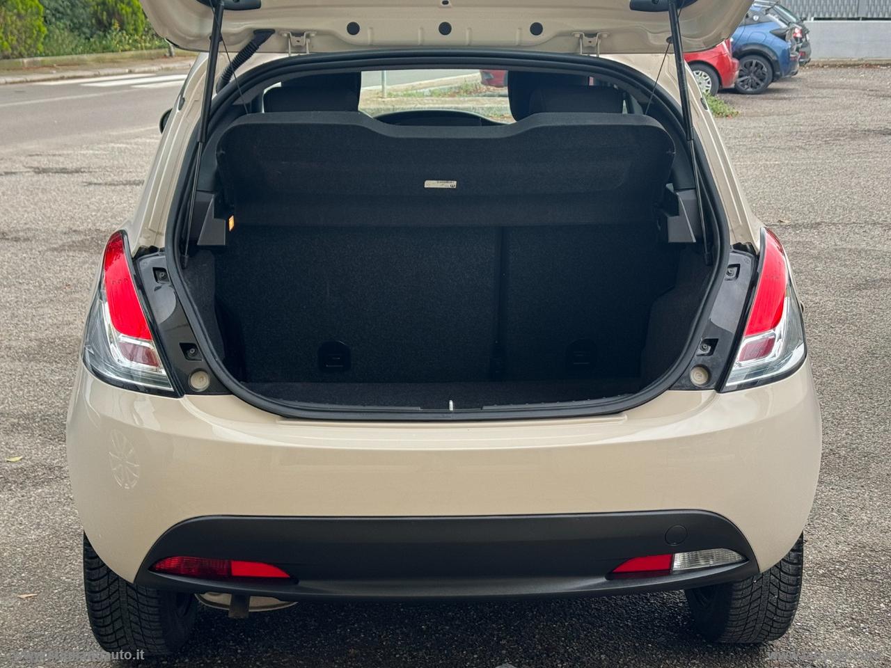 LANCIA Ypsilon 1.2 69 CV 5p. GPL Ecochic Ele.Bl