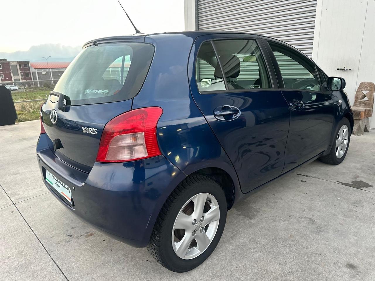 Toyota Yaris 1.0 5 porte Sol