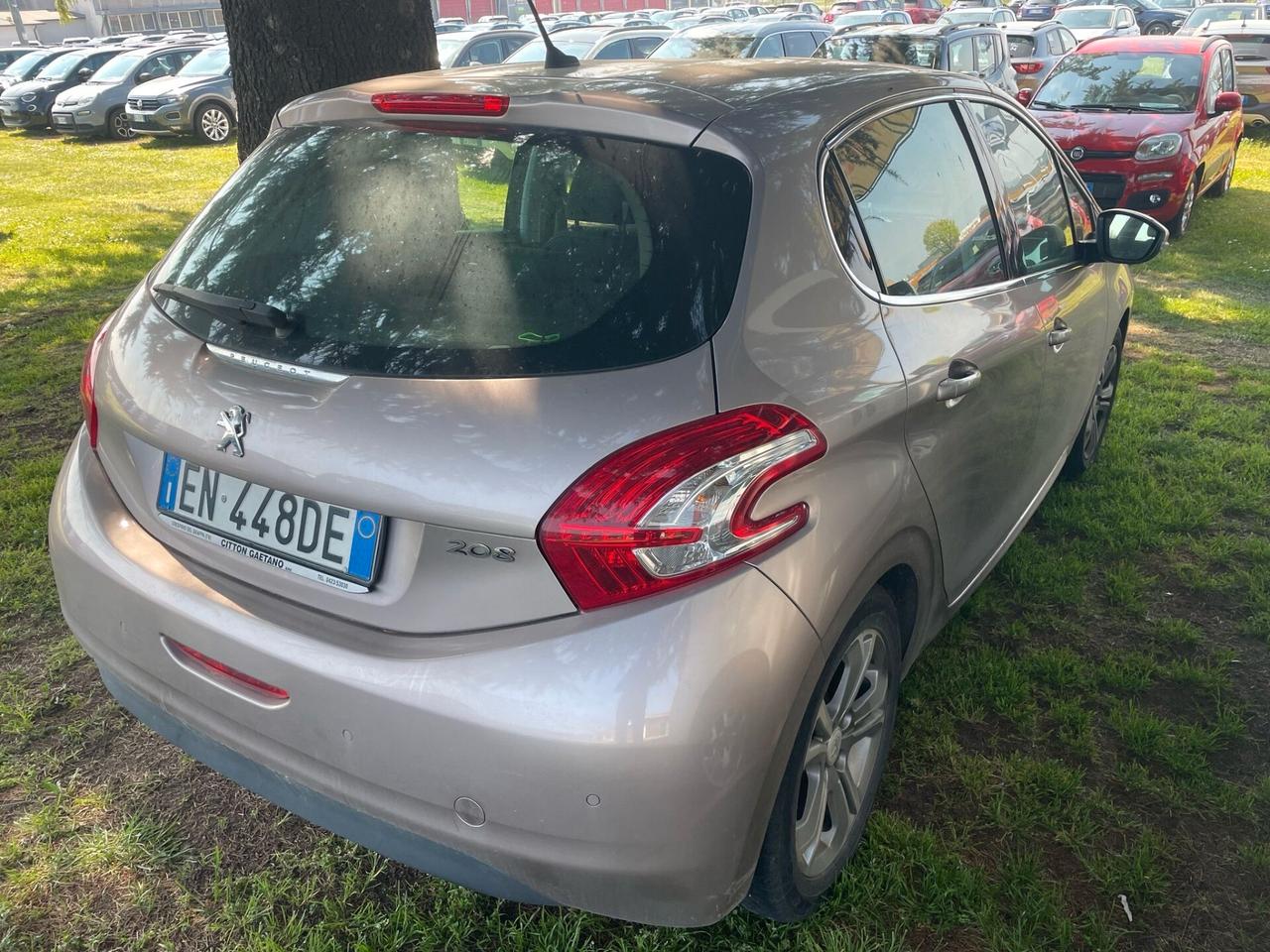 Peugeot 208 1.2 VTi - 2012