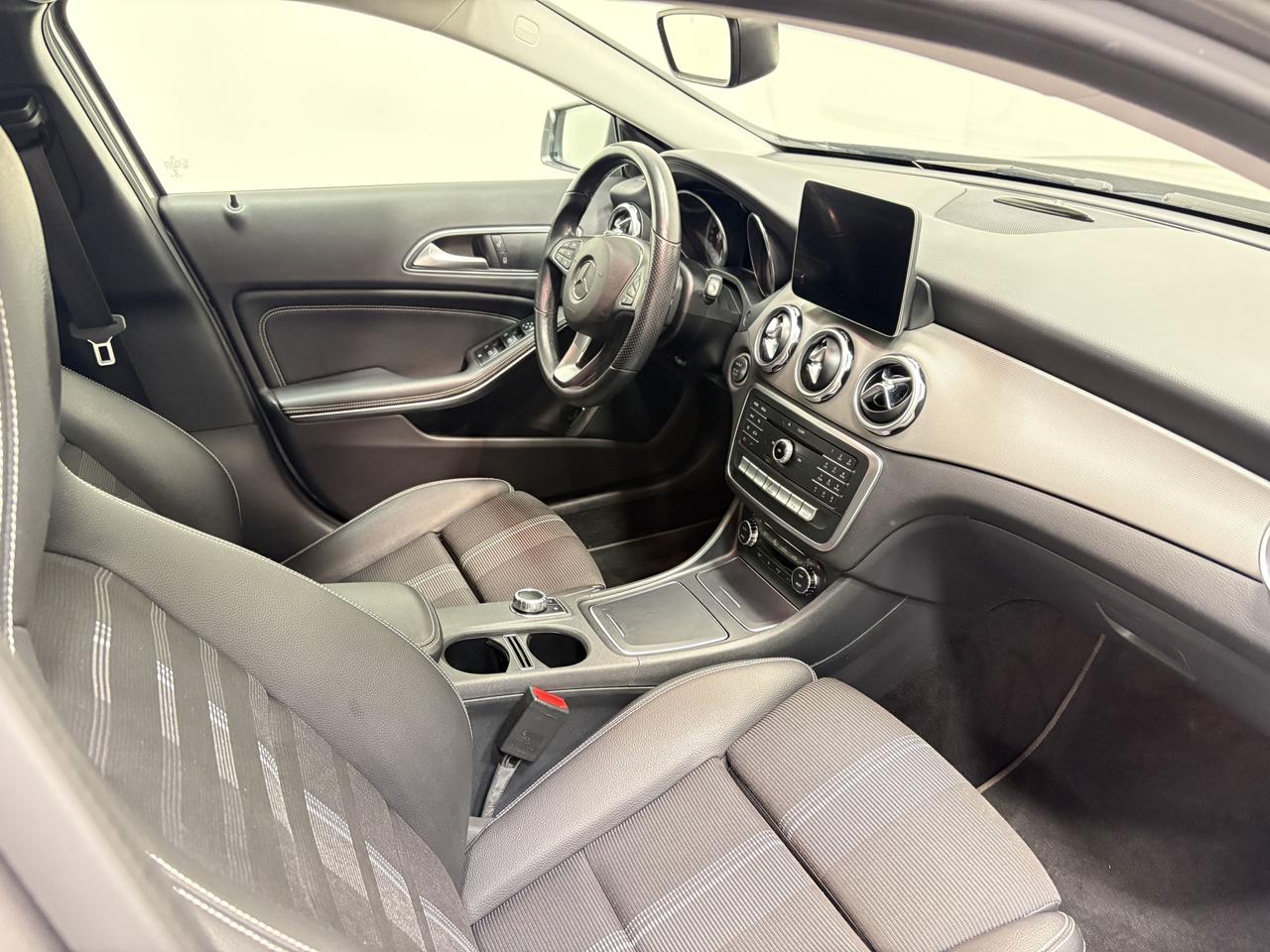 Mercedes-Benz GLA 200 D 4MATIC AUTO SPORT