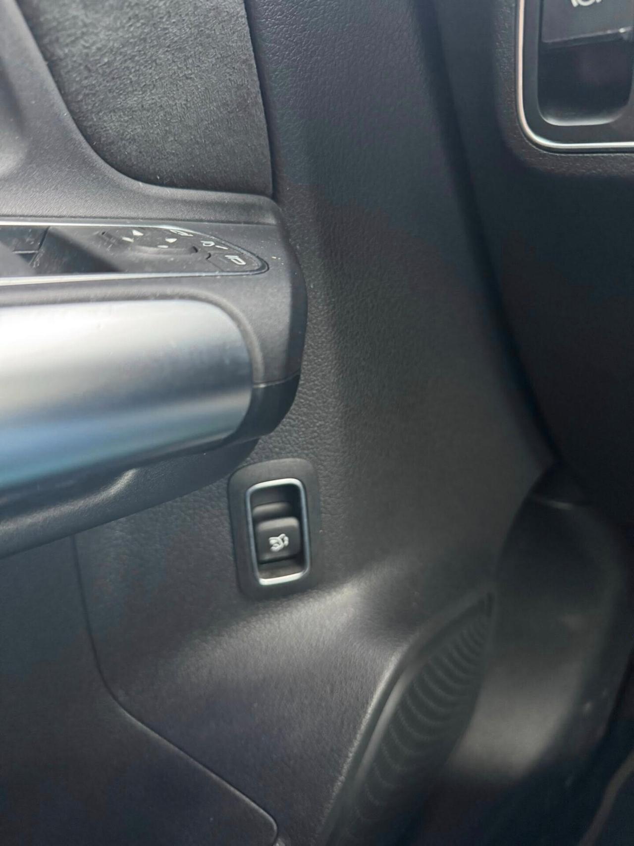 MERCEDES GLA200d PREMIUM PLUS AMG LINE