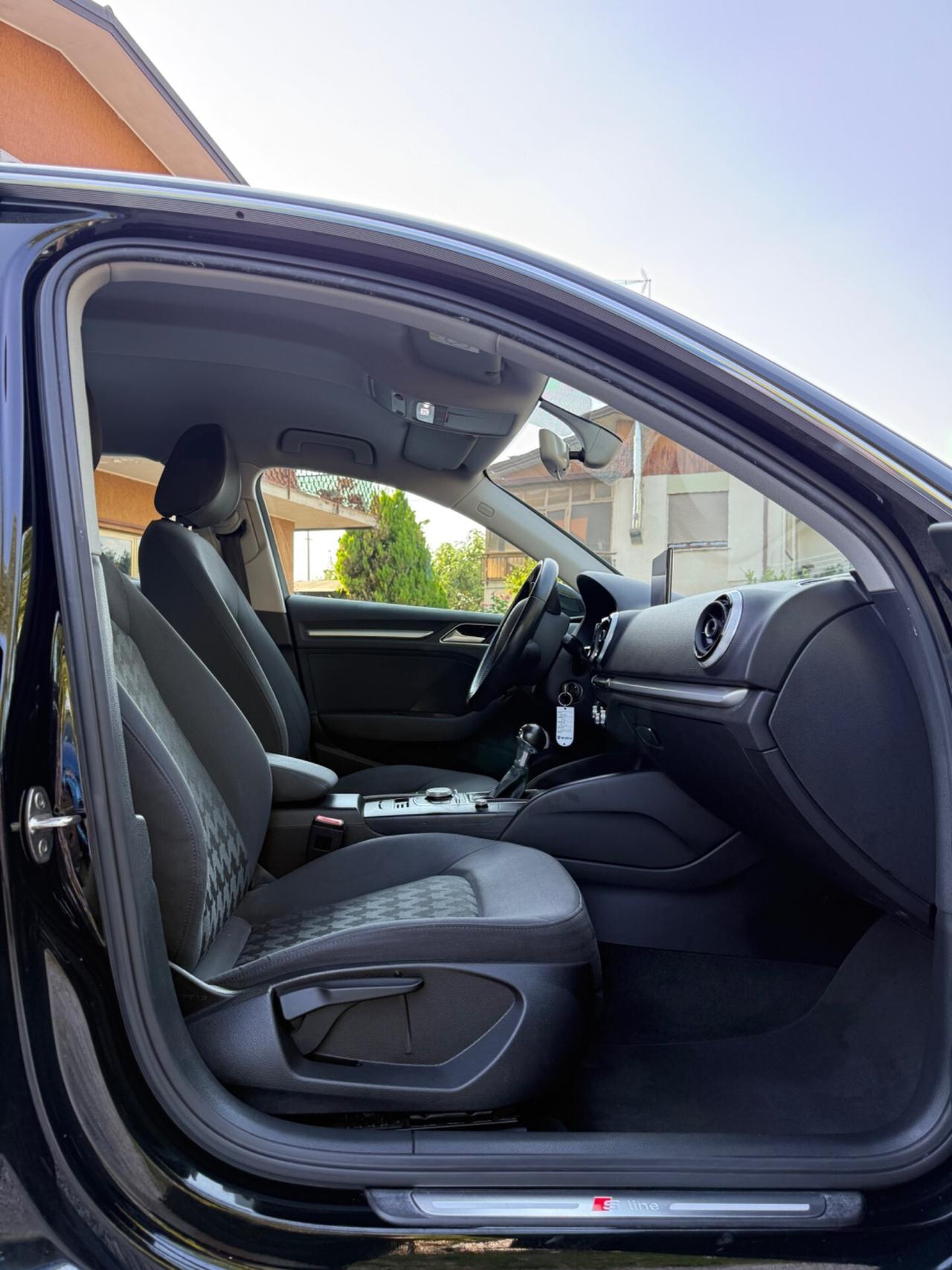 Audi A3 1.6 TDI diesel S tronic S Line