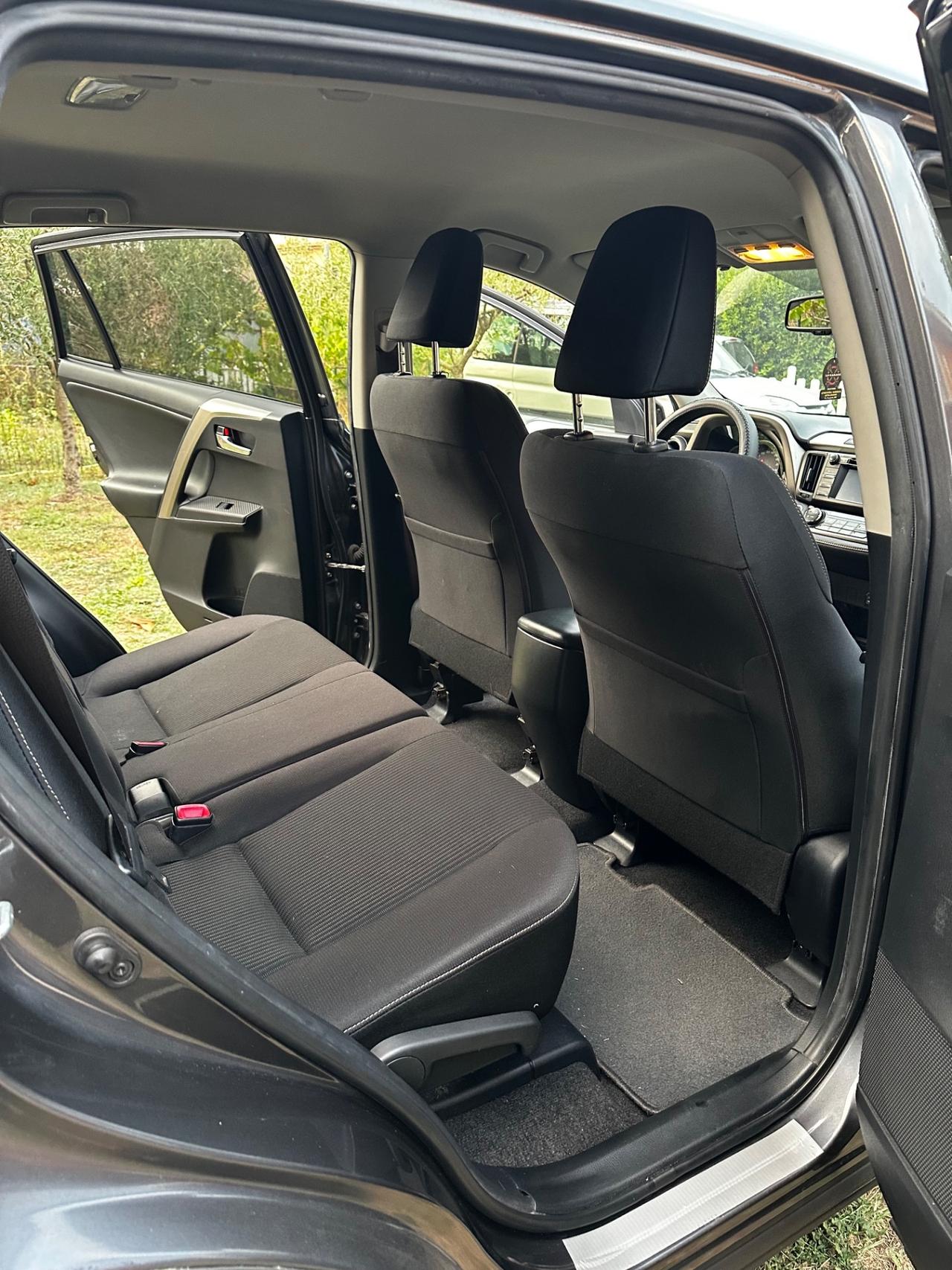 Toyota RAV 4 RAV4 2.0 D-4D 2WD Style White Ed.