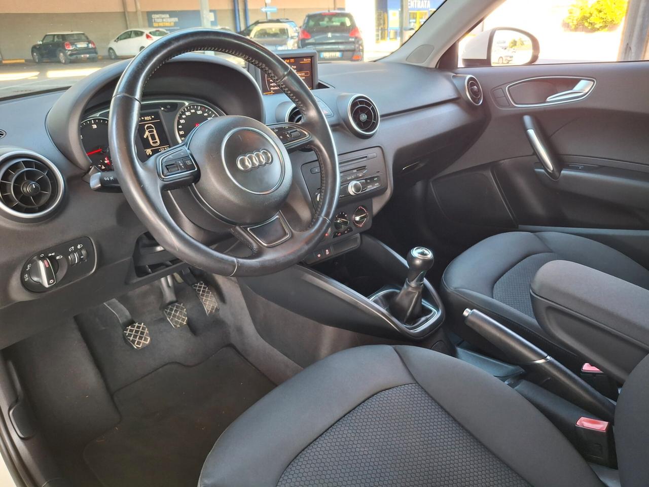 Audi A1 1.6 TDI Attraction-DIESEL-