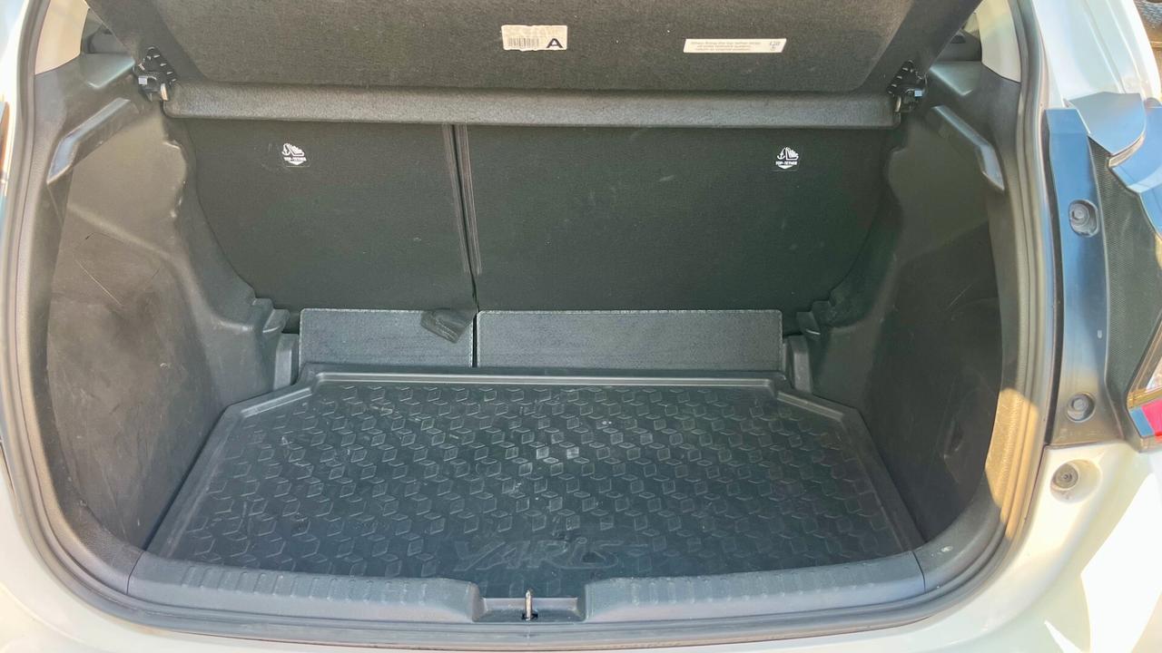 Toyota Yaris 1.5h Active " NON VINCOLI / TAGLIANDI TOYOTA "