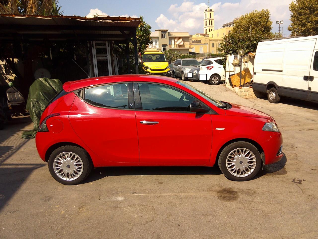 Lancia Ypsilon 1.2 69 CV 5 porte Silver 2017