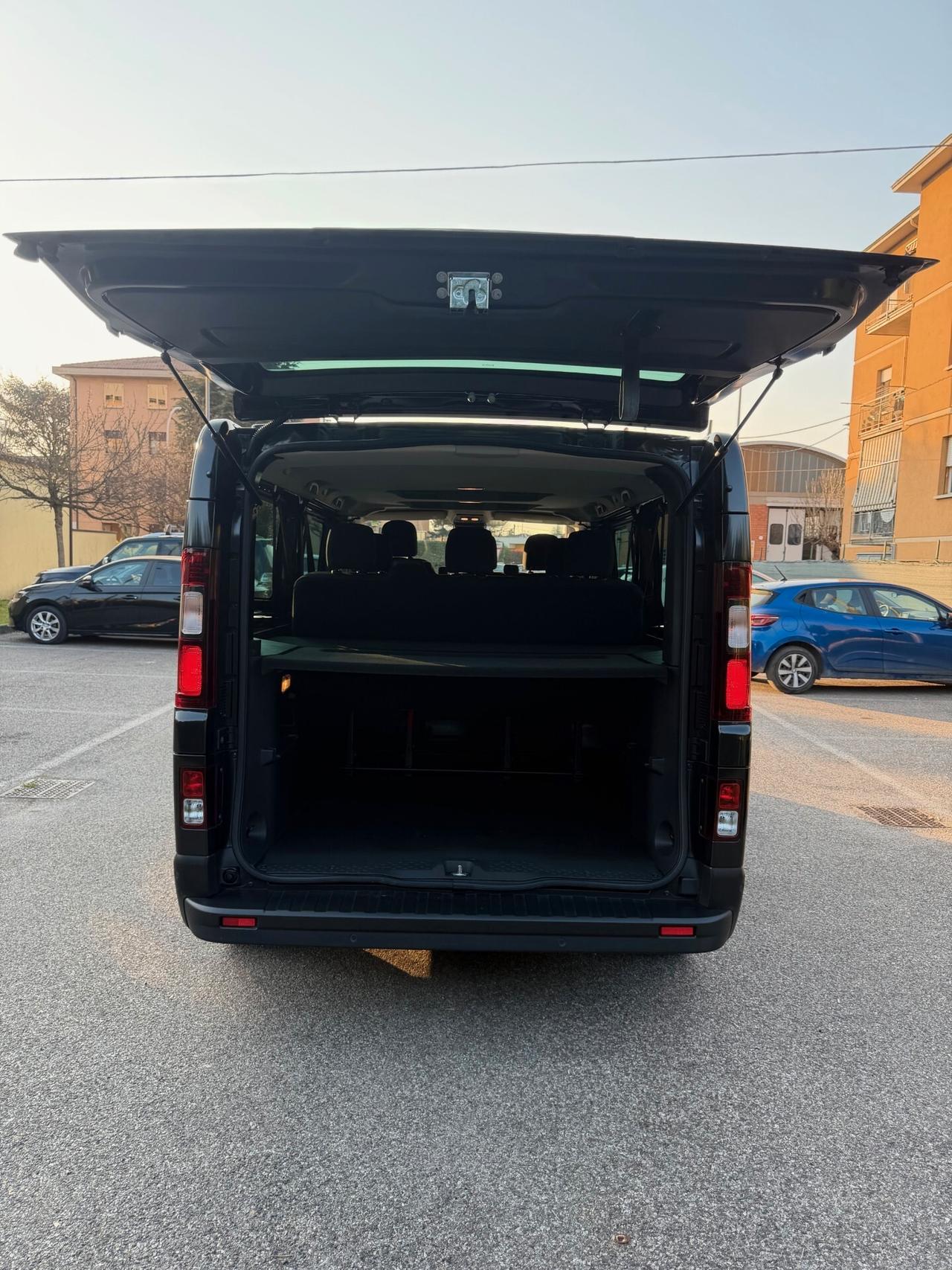 Renault Trafic 2.0 dCi - 9 POSTI - 12 MESI DI GARANZIA