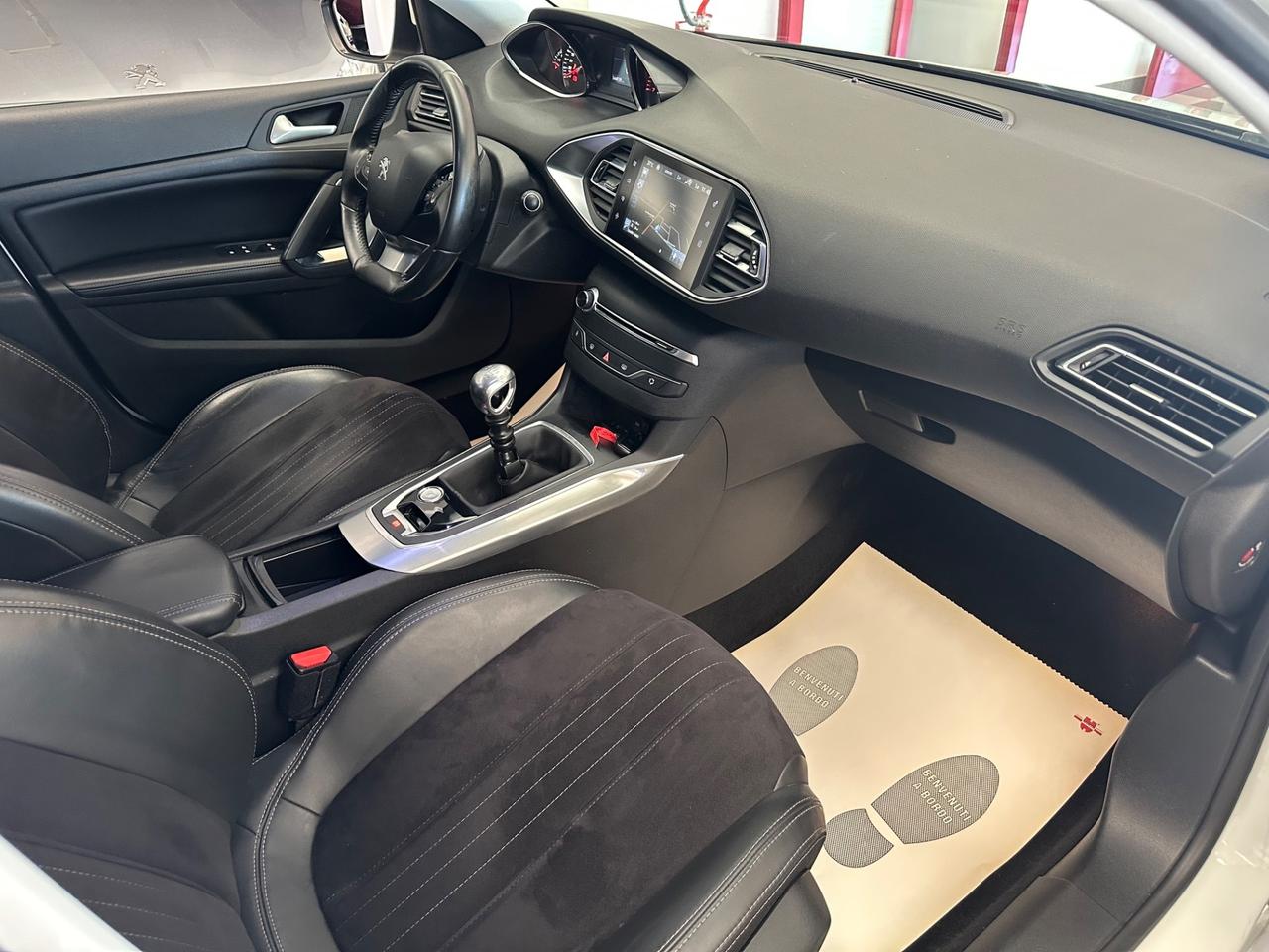 Peugeot 308 PureTech Turbo 130 S&S SW Allure