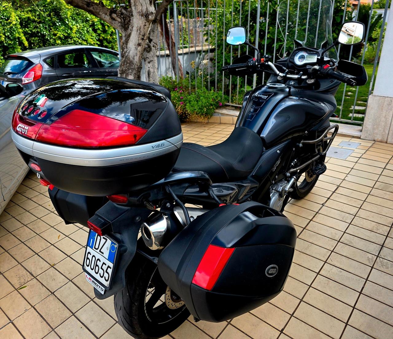 SUZUKI V-STORM 650