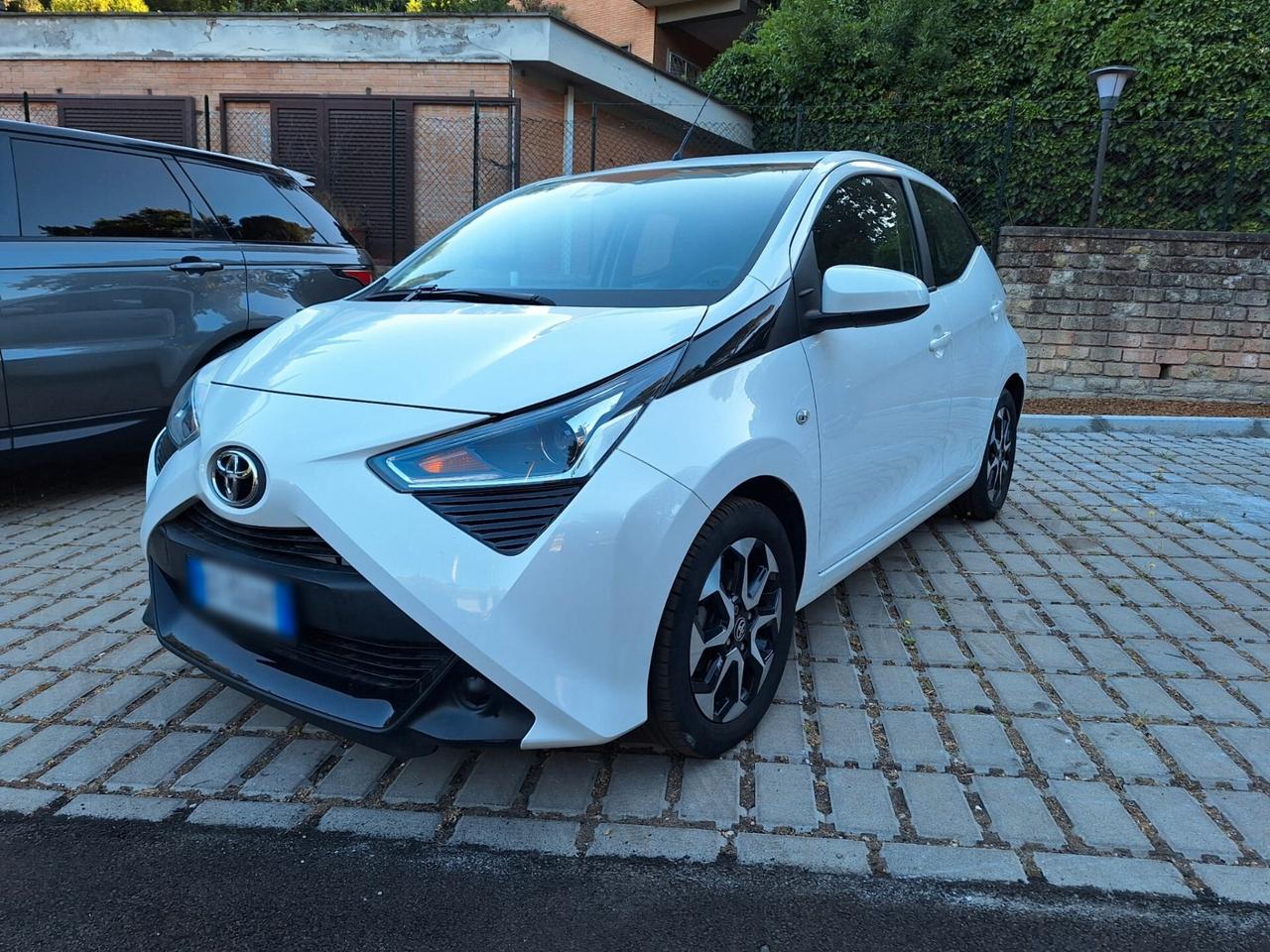 Toyota Aygo Connect 1.0 VVT-i 72 CV 5 porte x-fun