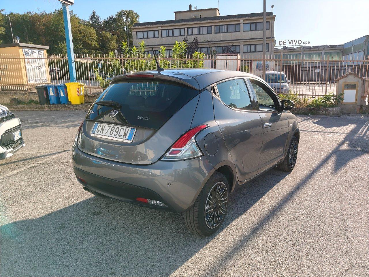 Lancia Ypsilon 1.0 firefly hybrid Gold s&s 70cv 5p.ti