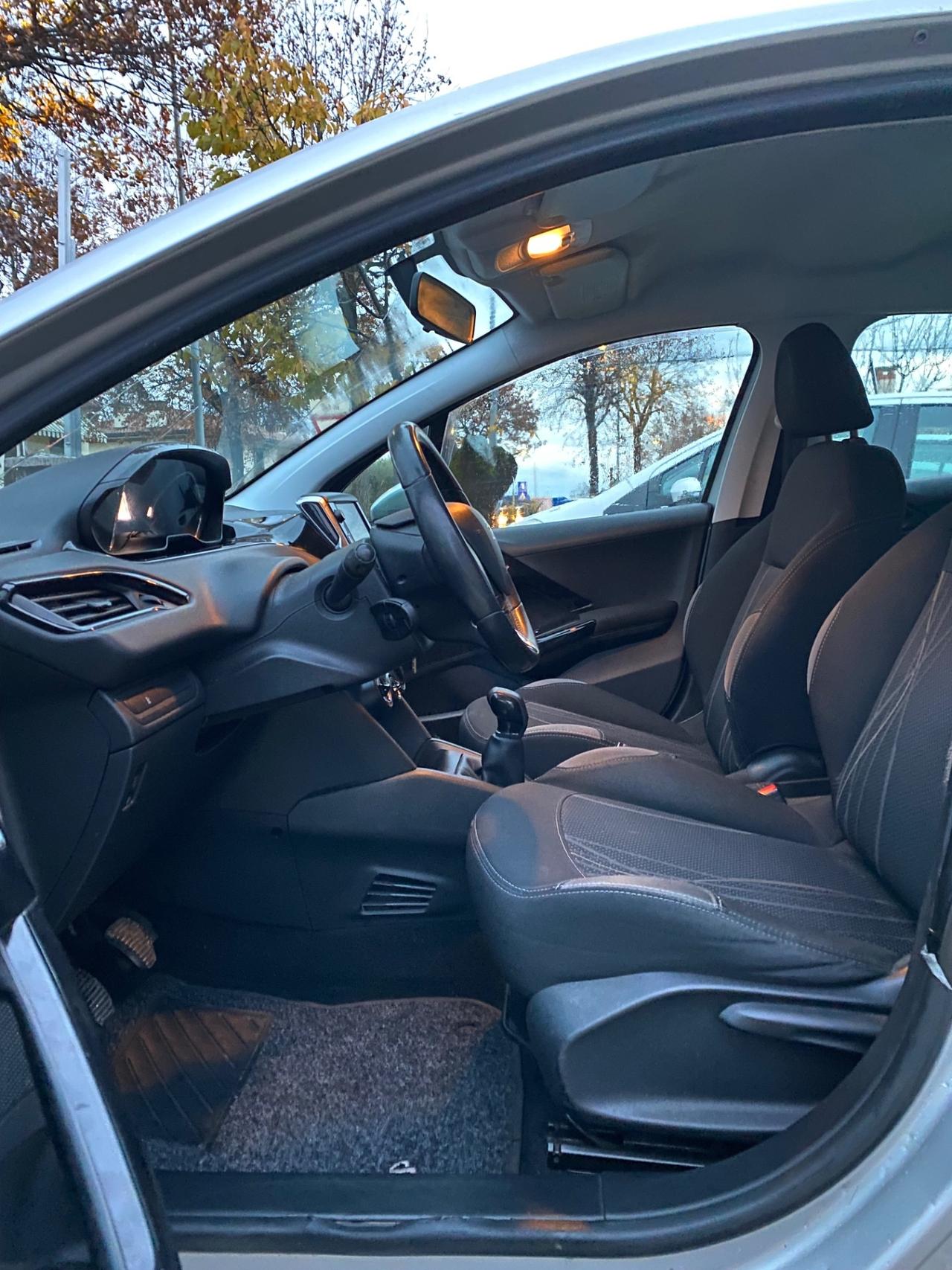 Peugeot 208 PureTech 82 5 porte Allure