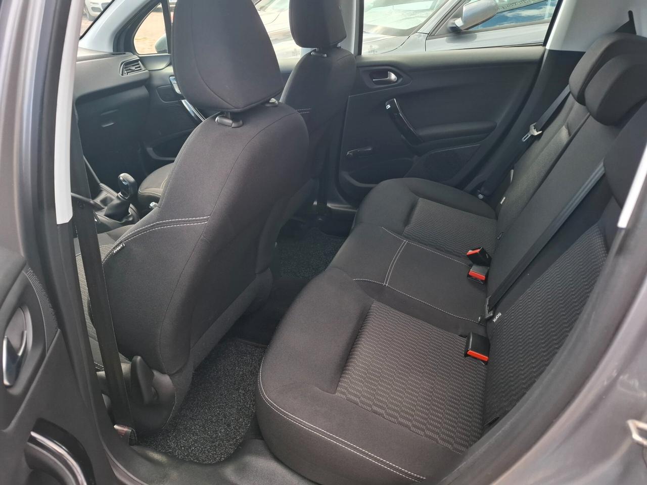 Peugeot 208 PureTech 82 5 porte Allure