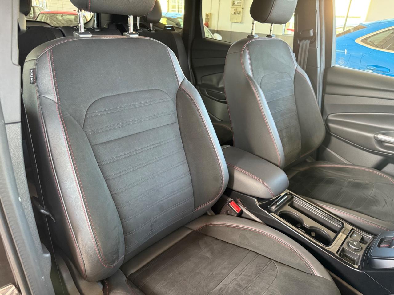 Ford Kuga 1.5 TDCI 120 CV S&S 2WD Powershift ST-Line