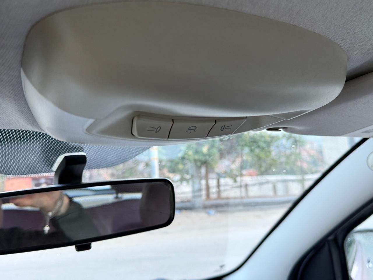 Lancia Ypsilon 1.3 MJT 75 CV ELLE