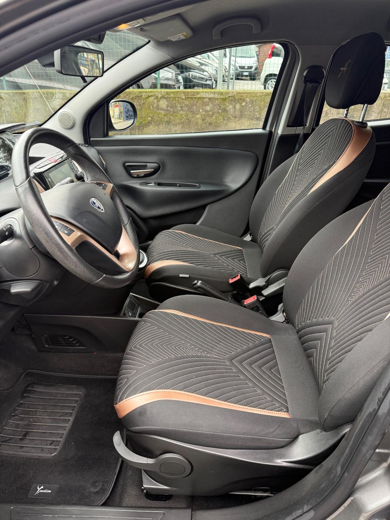 Lancia Ypsilon 1.0 FireFly 5 porte S&S Hybrid Alberta Ferretti