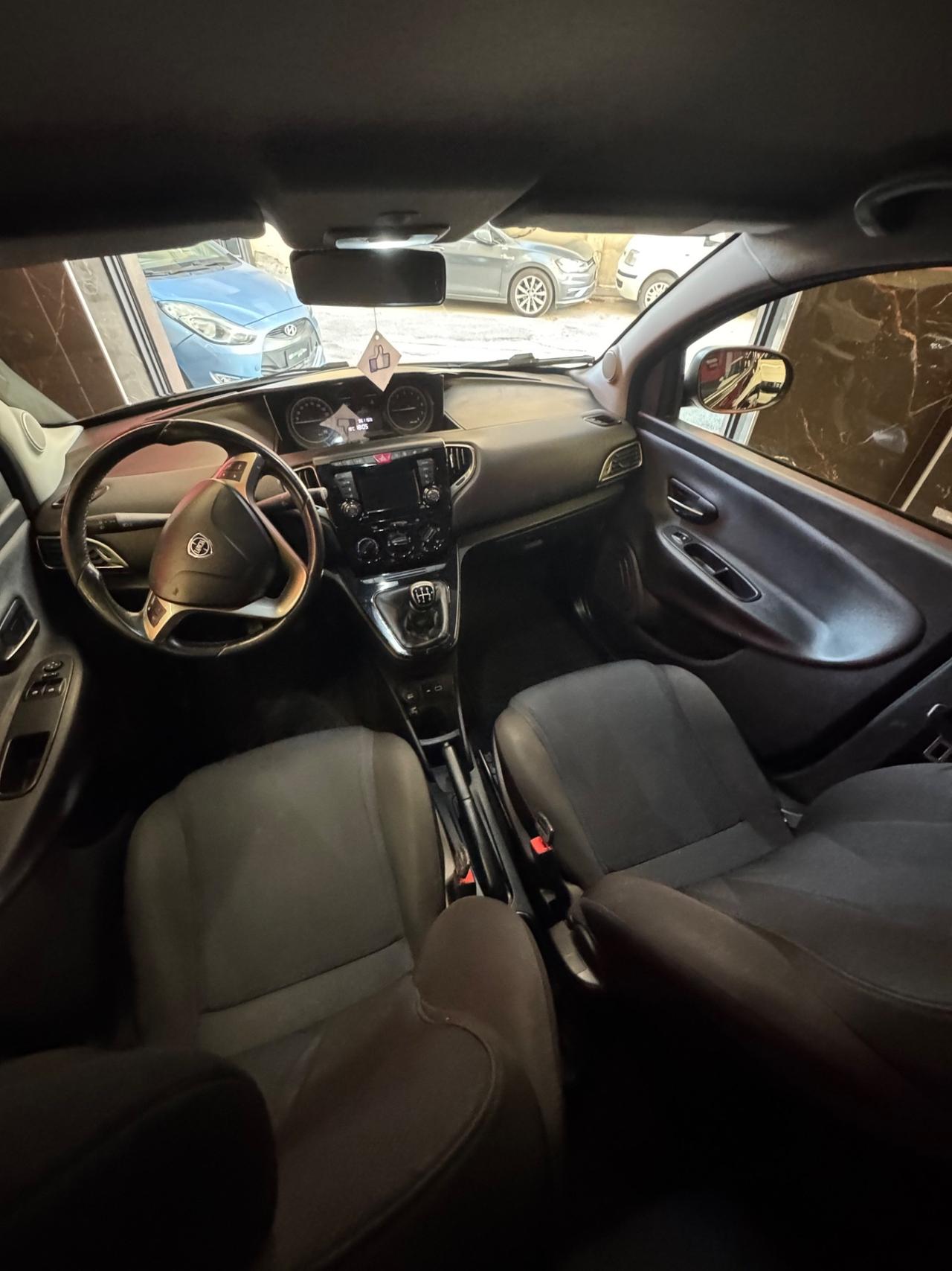 Lancia Ypsilon 1.2 69 CV 5 porte GPL Ecochic Black and Noir