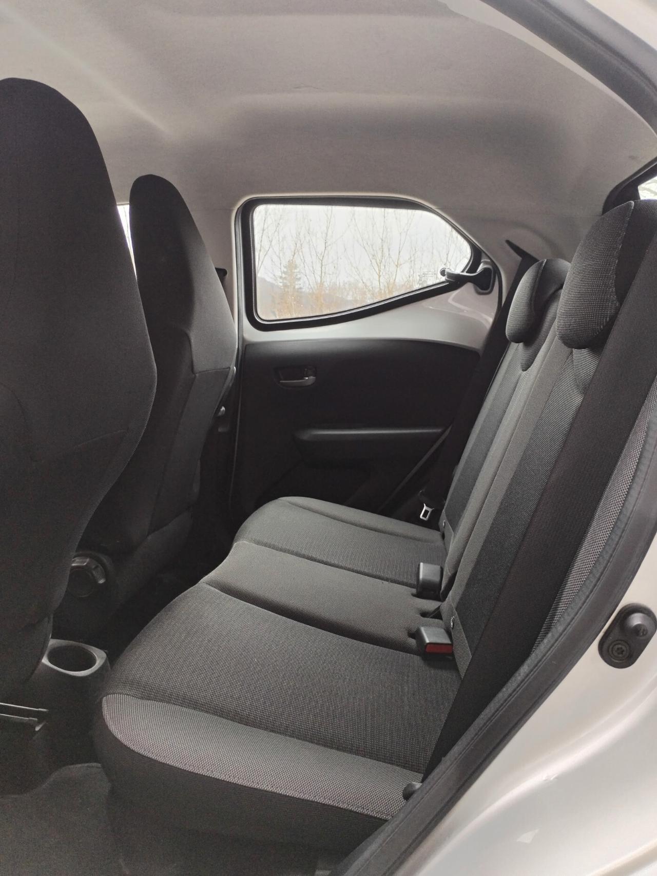 Toyota Aygo Connect 1.0 VVT-i 72 CV 5 porte x-clusiv