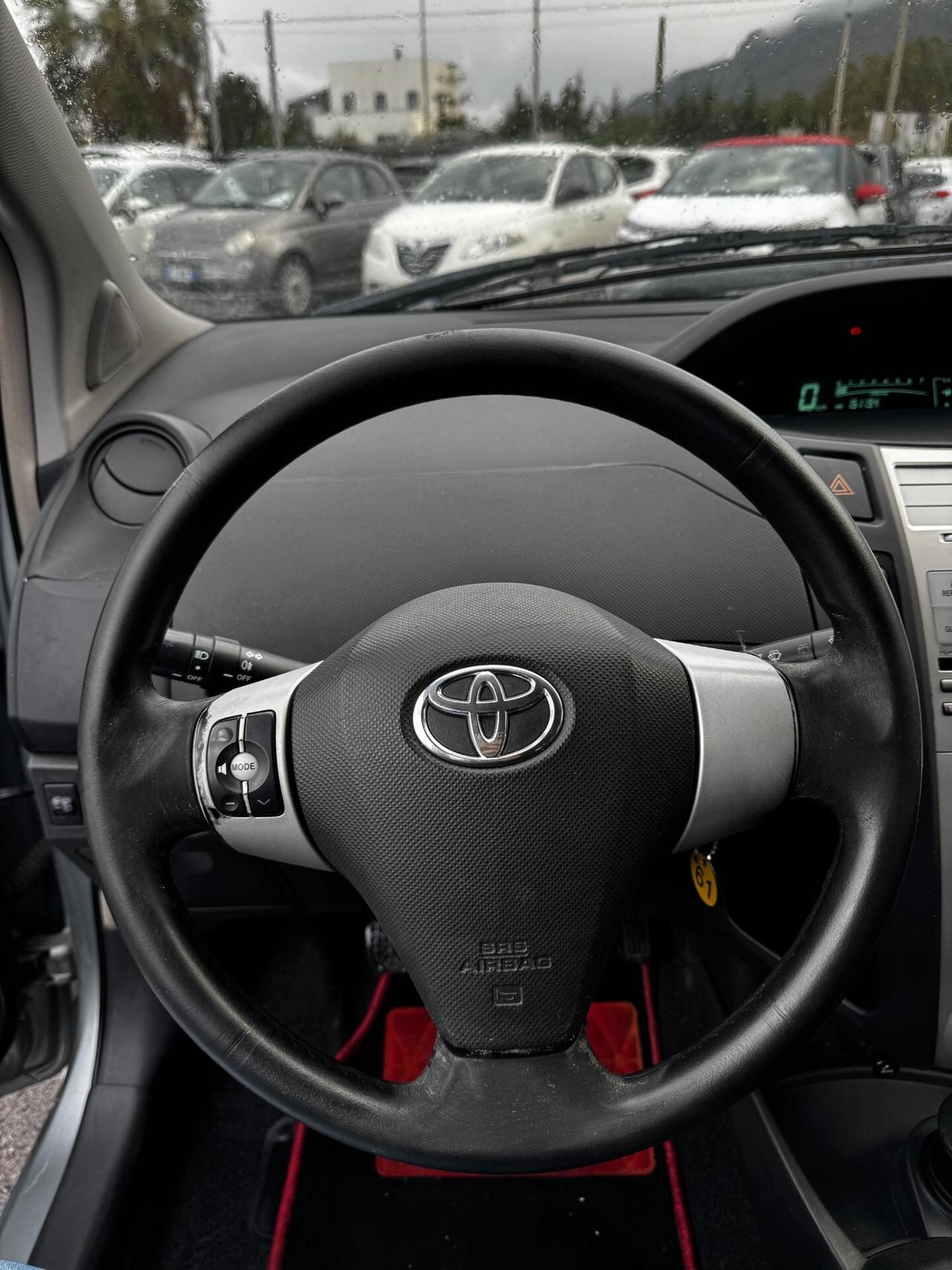 Toyota Yaris 1.0 5 porte