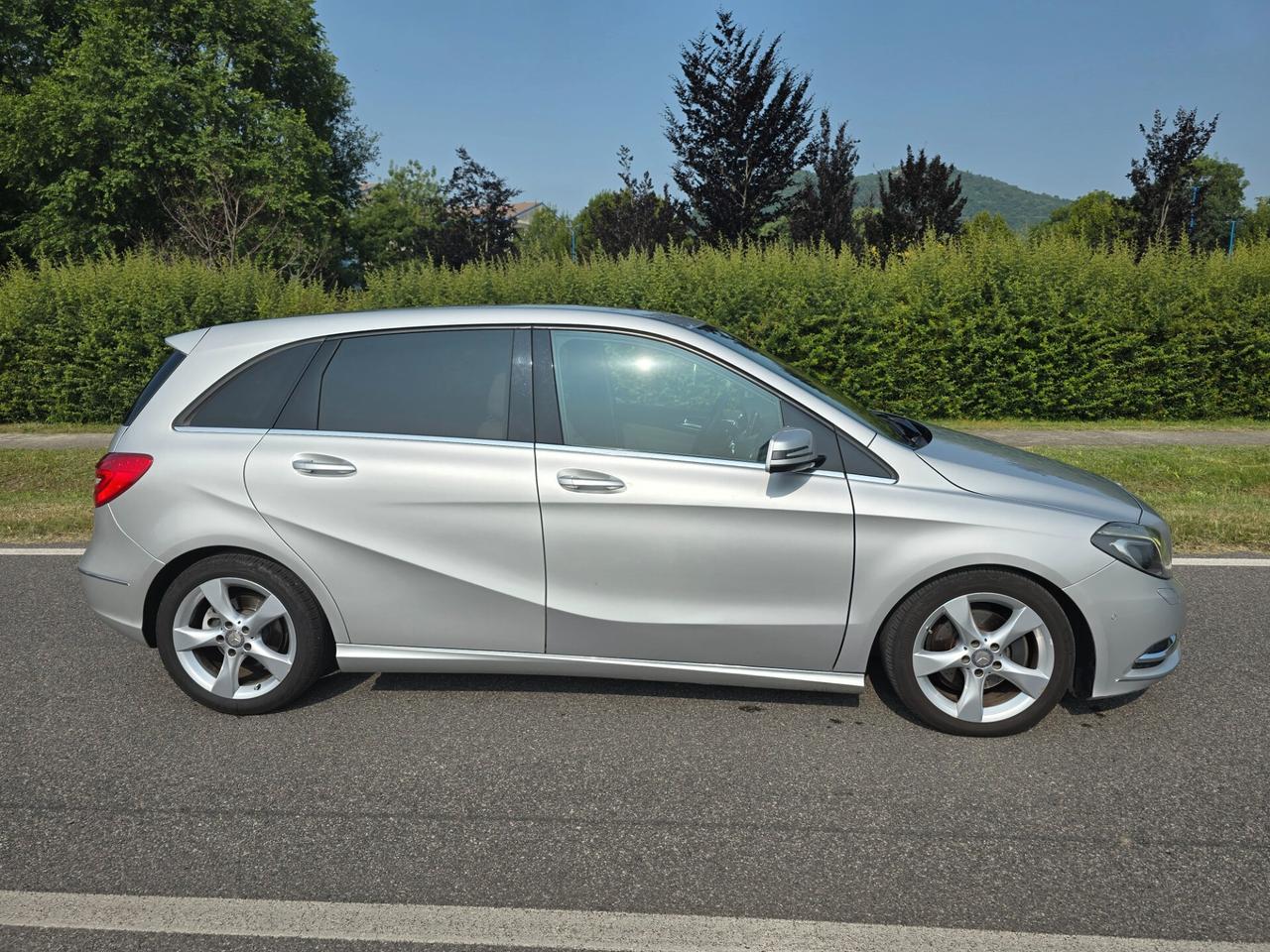 MERCEDES B180 PREMIUM AUTOMATICO