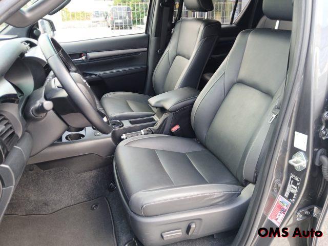 TOYOTA Hilux 2.8 D A/T 4WD 4 porte Double Cab Invincible N1