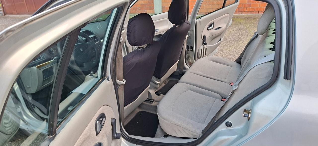 Renault Clio 1.4 16V cat 5 porte Confort Dynamique