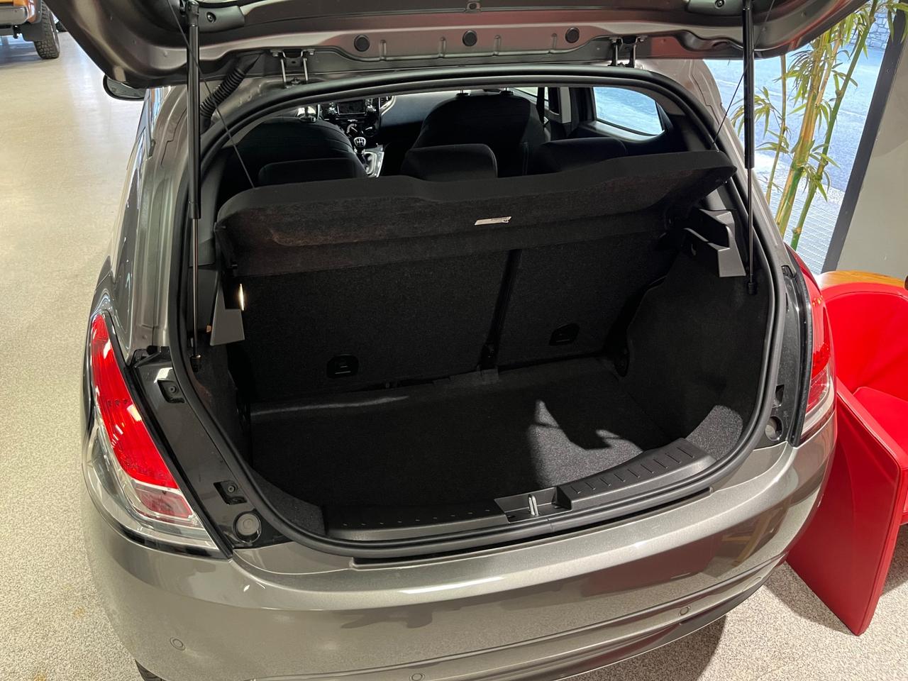 Lancia Ypsilon 1.2 69 CV 5 porte Black and Noir