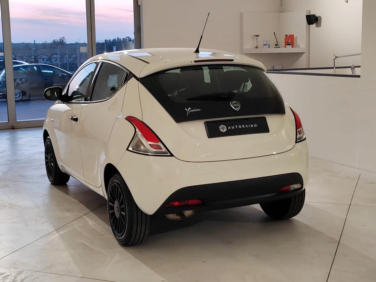 Lancia Ypsilon 1.2 69 CV 5 porte GPL Ecochic Elefantino Blu